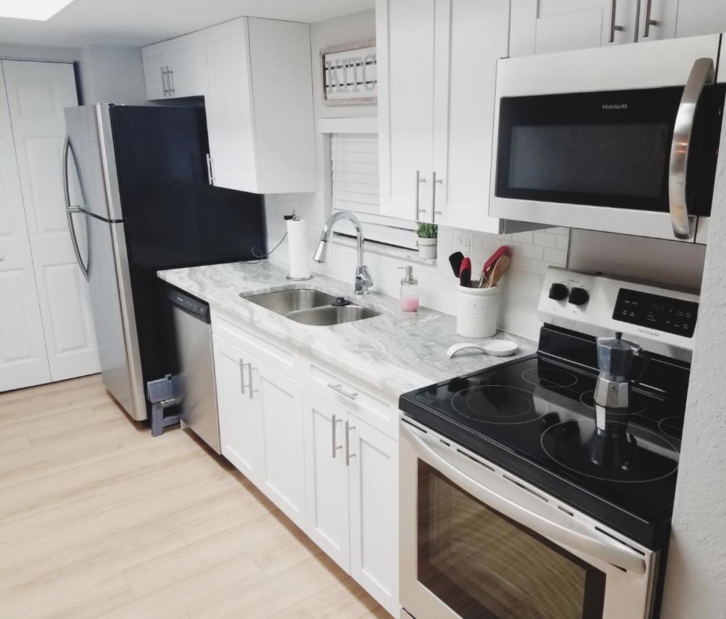 Cozy 3 Bed 2.5 Bath Located Near Busch Gardens Appartamento Tampa Esterno foto