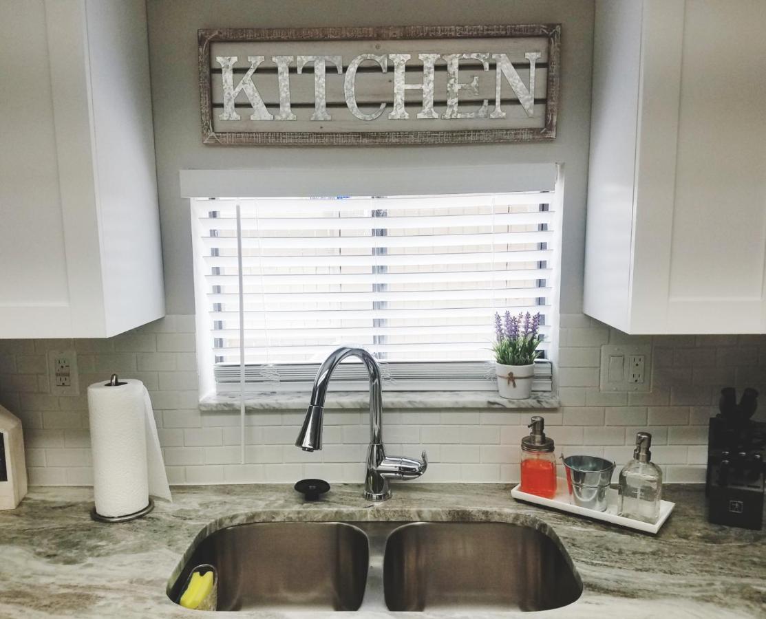 Cozy 3 Bed 2.5 Bath Located Near Busch Gardens Appartamento Tampa Esterno foto