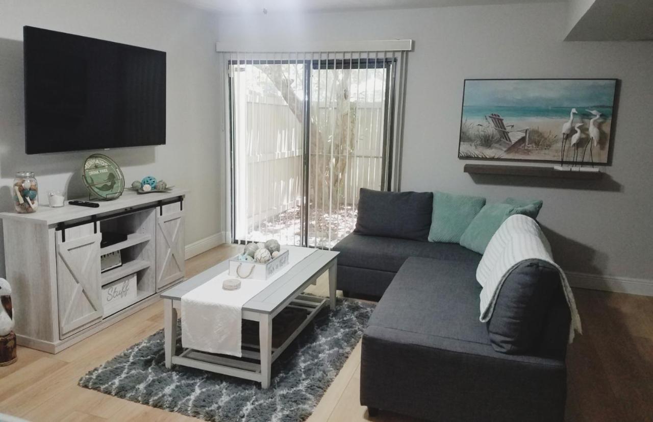 Cozy 3 Bed 2.5 Bath Located Near Busch Gardens Appartamento Tampa Esterno foto