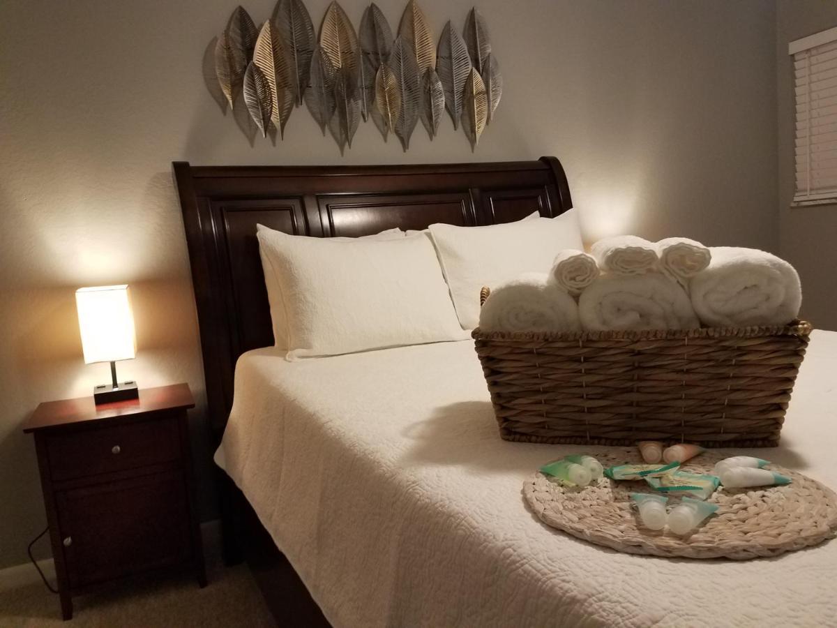 Cozy 3 Bed 2.5 Bath Located Near Busch Gardens Appartamento Tampa Esterno foto