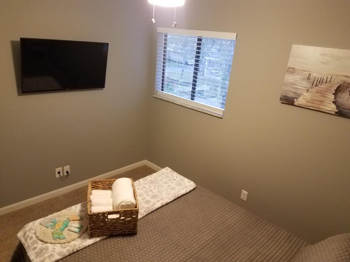 Cozy 3 Bed 2.5 Bath Located Near Busch Gardens Appartamento Tampa Esterno foto